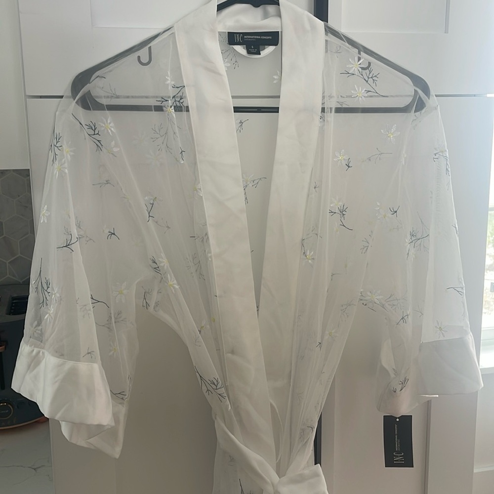 NWT INC International Concepts Womens Daisy Embroidered Sheer Wrapper Robe Ditsy